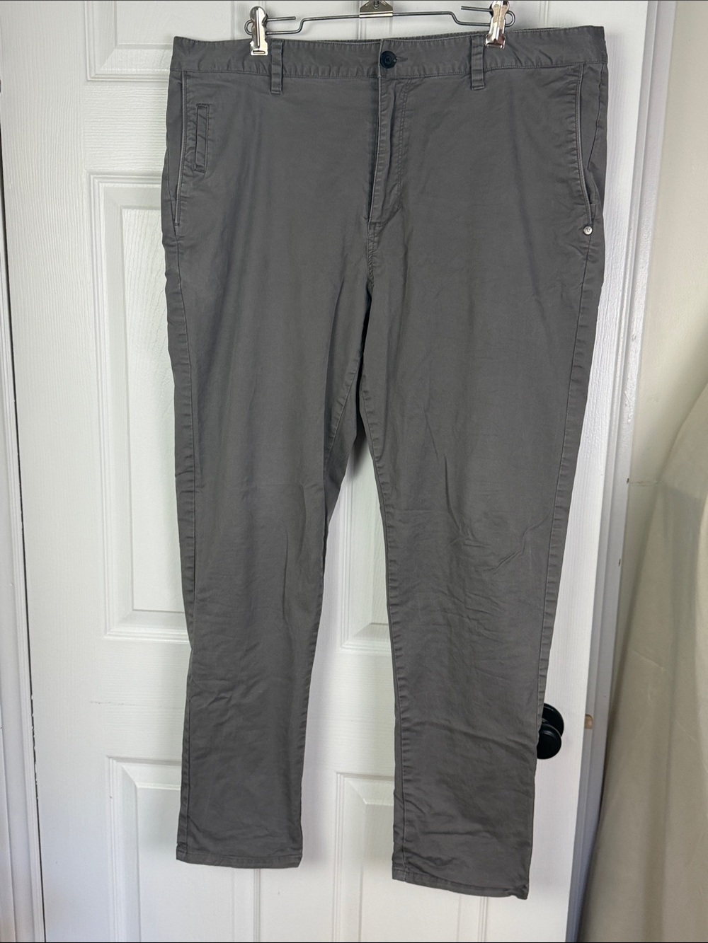 Vuori men’s Collin chino pants size 38